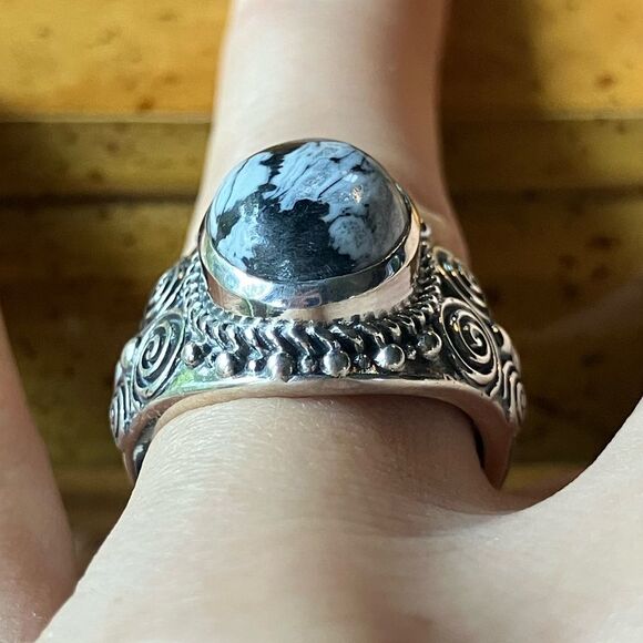 Genuine White Buffalo Sterling Silver Ring Size 7 - Picture 2 of 9